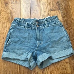 Ultra high rise mom short jean shorts size 7 w28 that are in good condition